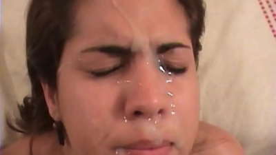 ງາມລາຕິນ brunette ມີເພດສໍາພັນຫຍາບຄາຍ